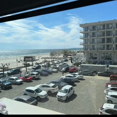 Mamaia Nord Langa Mare アパート