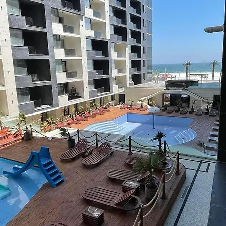 Mamaia Nord Langa Mare